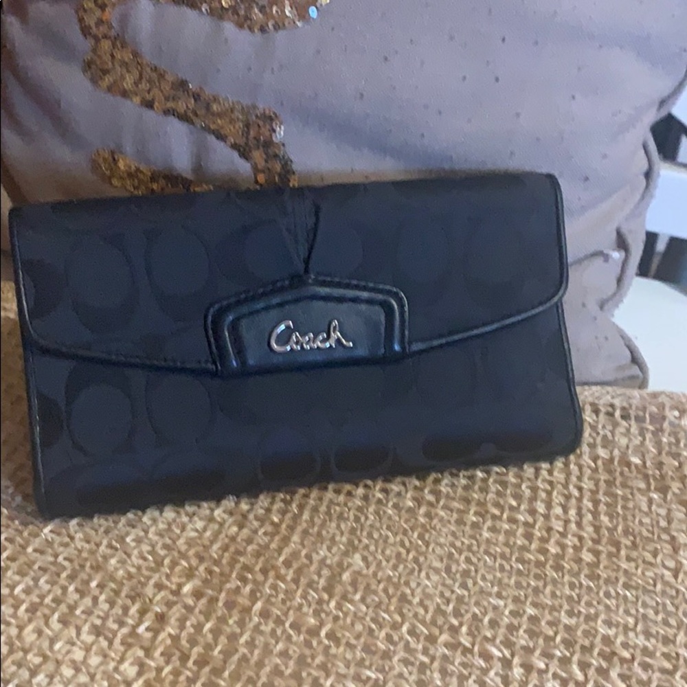 COACH ladies wallet  monogrammed very well kept.